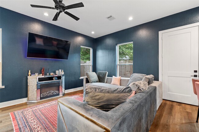 Photo - 1222 Mcneil St