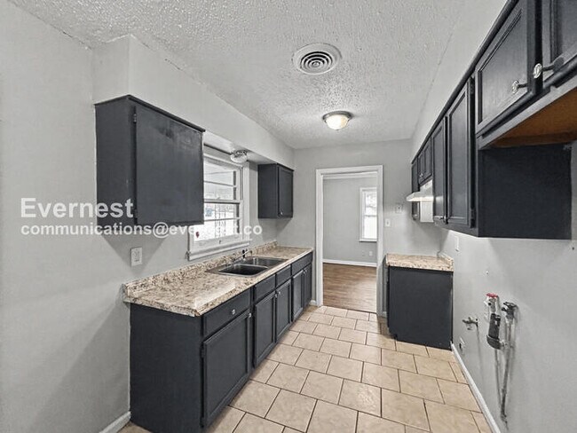 Photo - 1758 Woodburn Dr