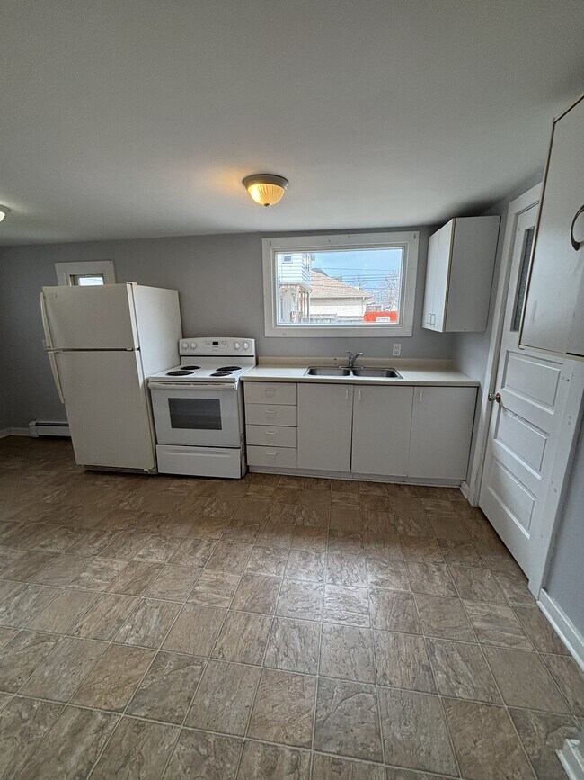 Photo - 184 Christina St S Unit 2