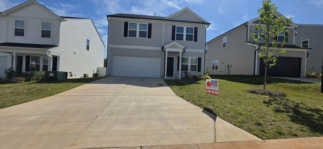 Building Photo - *** Move in Ready ***