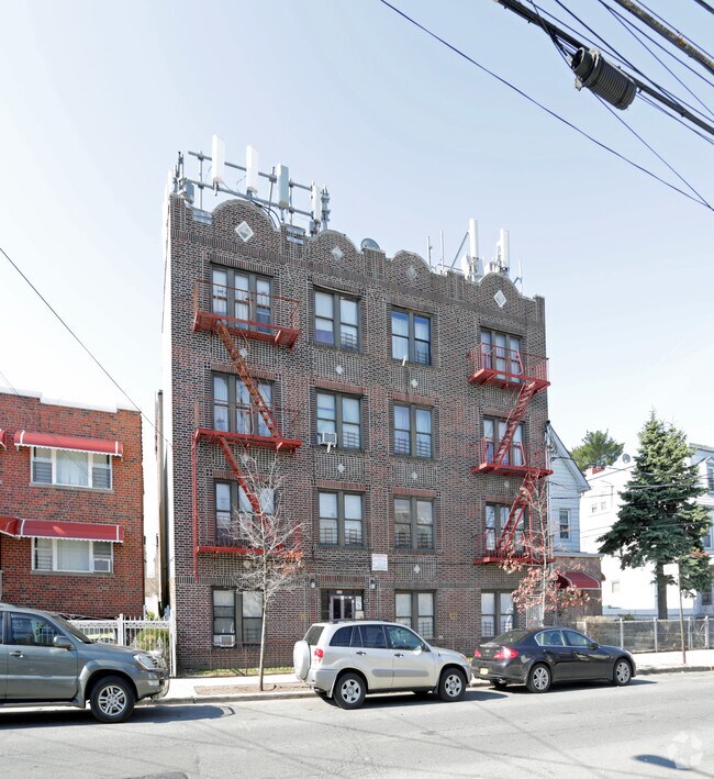 Photo - 840 E 226th St