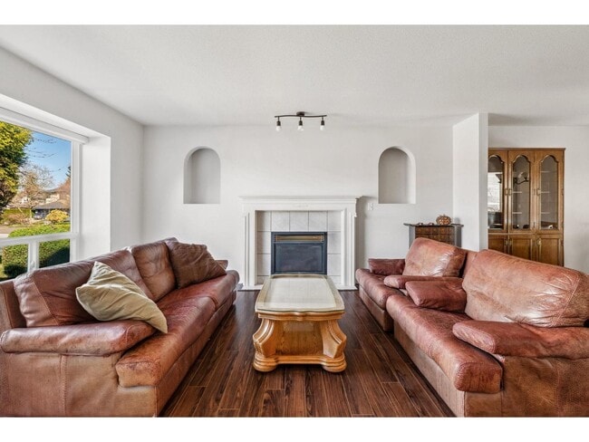 Photo - 8118-153A 153a St