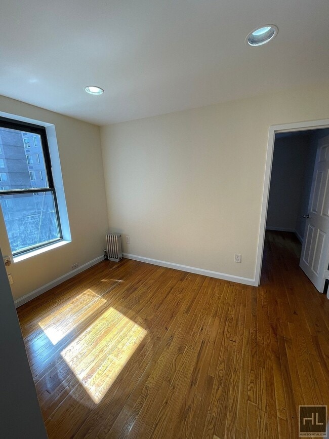 Photo - EAST 80 STREET Unidad 25