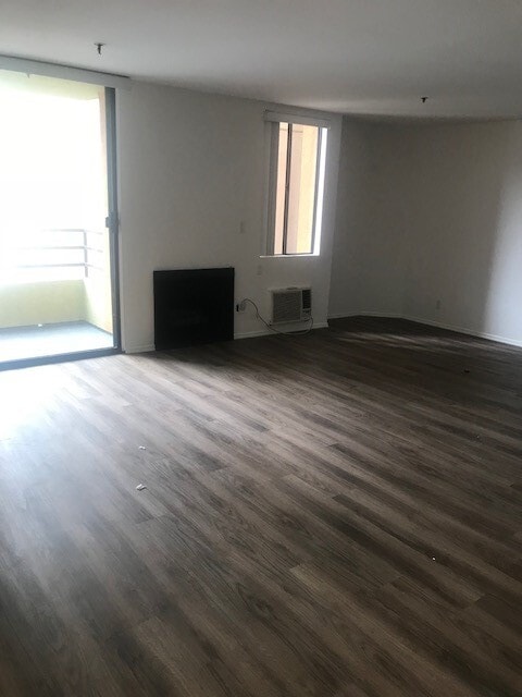 Photo - 1837 Whitley