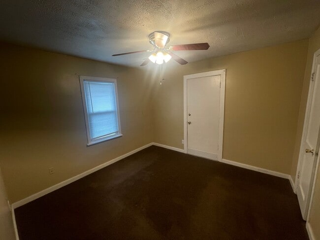 Photo - 2 bed 1 bath, laundry connections, large fenced yard, corner lot!