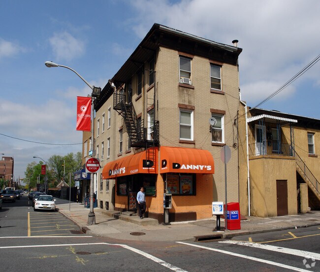 Photo - 164 University Ave