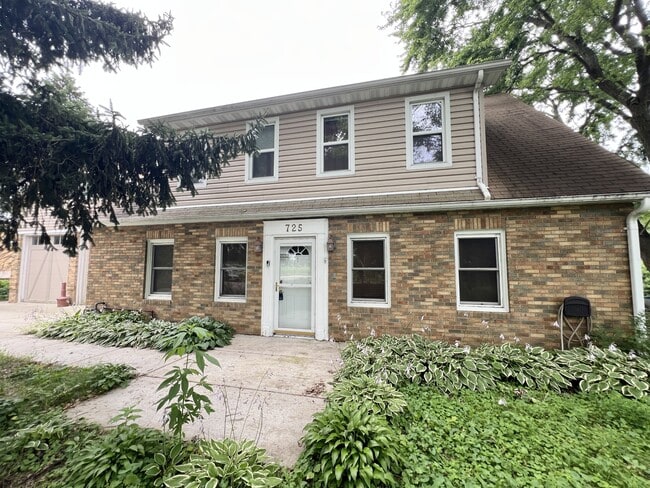 Photo - 725 Pflaum Rd Townhome