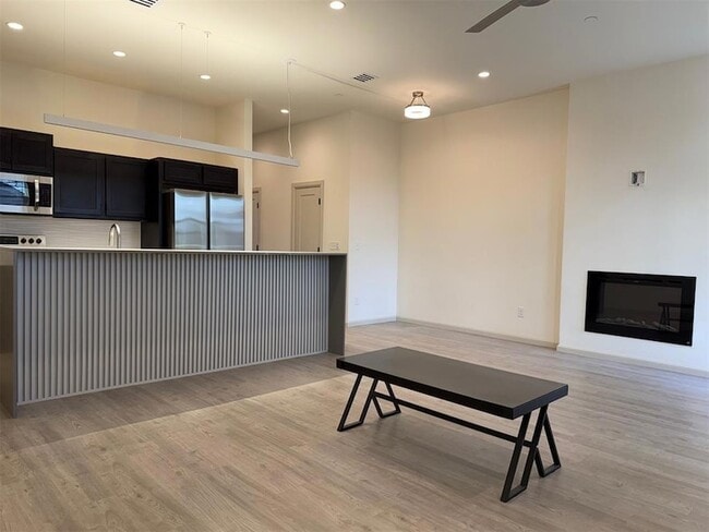 Photo - 575 S Fretz Ave