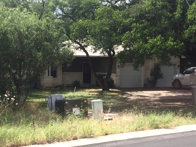 Building Photo - 996 Hi Cir W Unit a