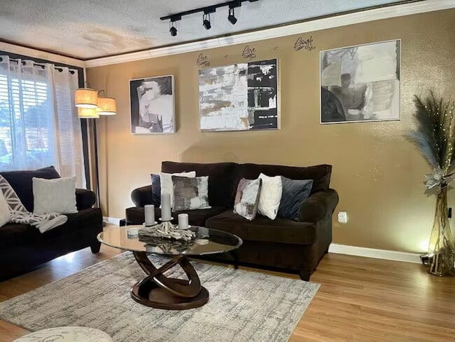 Photo - MidTerm Rental Furnished