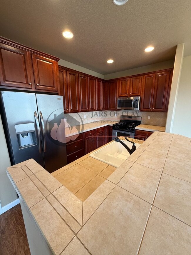 Photo - Move in Special $600 Off First Months-  Brand New Carpet & Freshly Painted