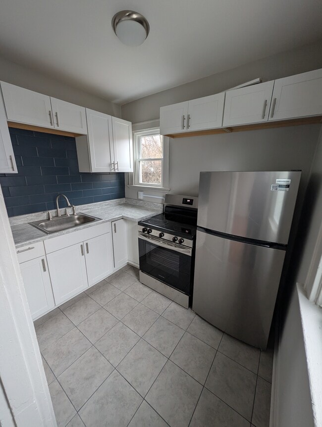 Building Photo - 4128 Colerain Ave Unit Apt 1