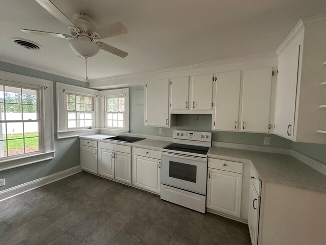 Photo - Lovely 3 Bedroom Rambler