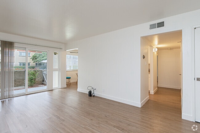 2BR, 2BA - 1150SF