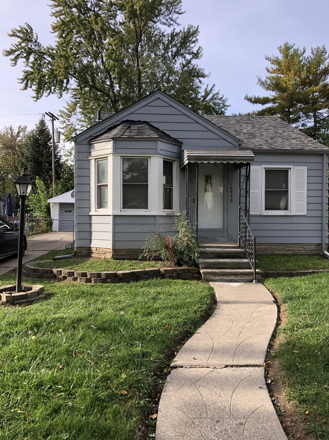 Photo - 18996 Elkhart St House