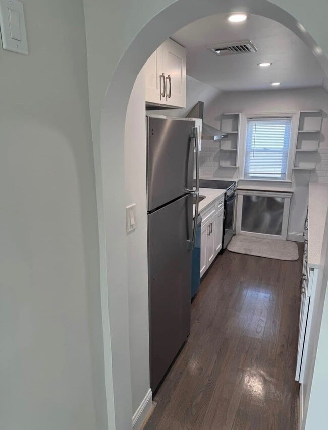 Photo - 139 Alhambra Rd Unit Upper