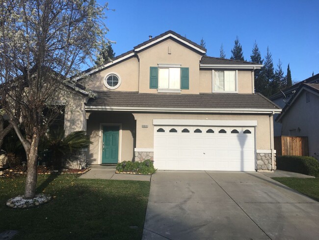 Building Photo - Highly Desirable 2 Story Home In Brookside