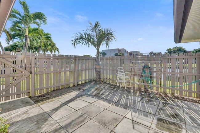 Photo - 125 Lake Paula Dr