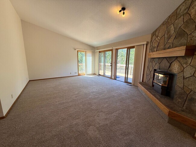 Photo - Spacious 3 Bed/2 Bath Home in Sunriver - M...