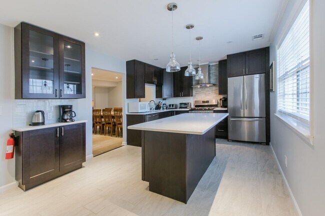Photo - 220 Christopher Columbus Dr