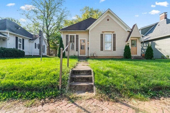 Building Photo - Charming 1 Bedroom near Noblesville High School and Downtown.