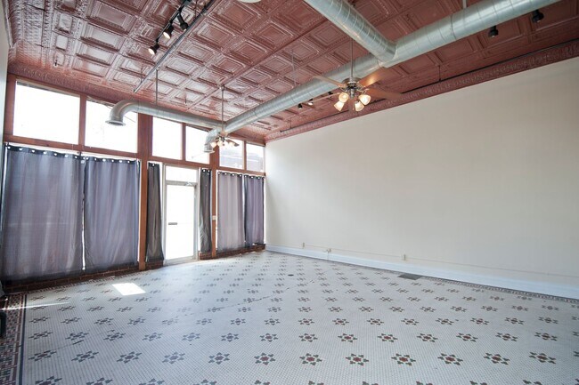 Building Photo - Palace Hotel 106 Unit PH 106