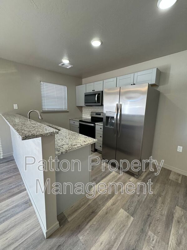 Photo - 109 E 6th St Unidad C Rental