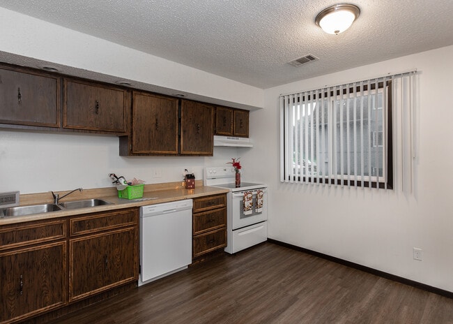 Building Photo - Valley View Rental