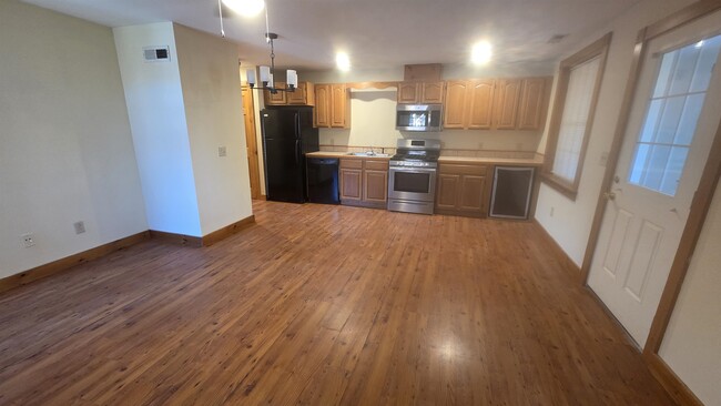 Building Photo - 9 Roberts Rd Unit 306