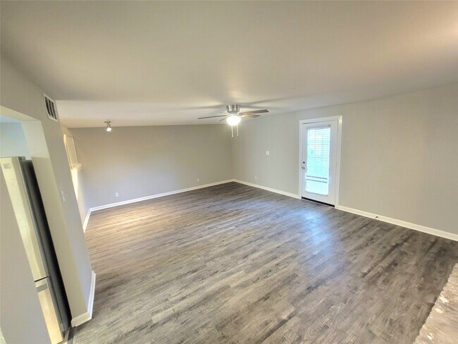 Building Photo - 5920 Arncliffe Dr