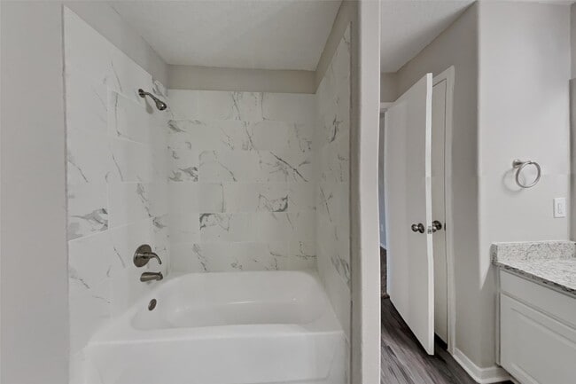 Photo - 19415 Juniper Vale Cir