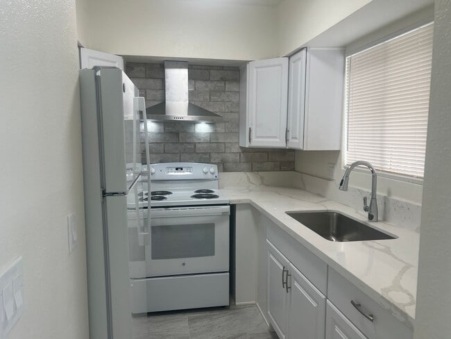 Photo - 535 E Jacinto St