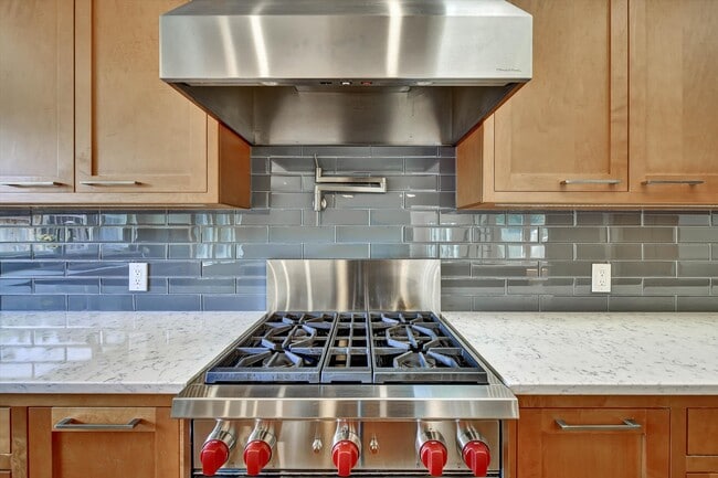 Photo - 1681 Kensington Ave