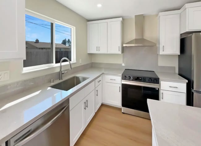 Photo - 4840 Piper St