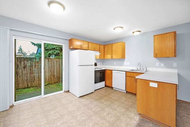 Photo - Big 2 bedroom townhouse. Minutes to Portland!!!!