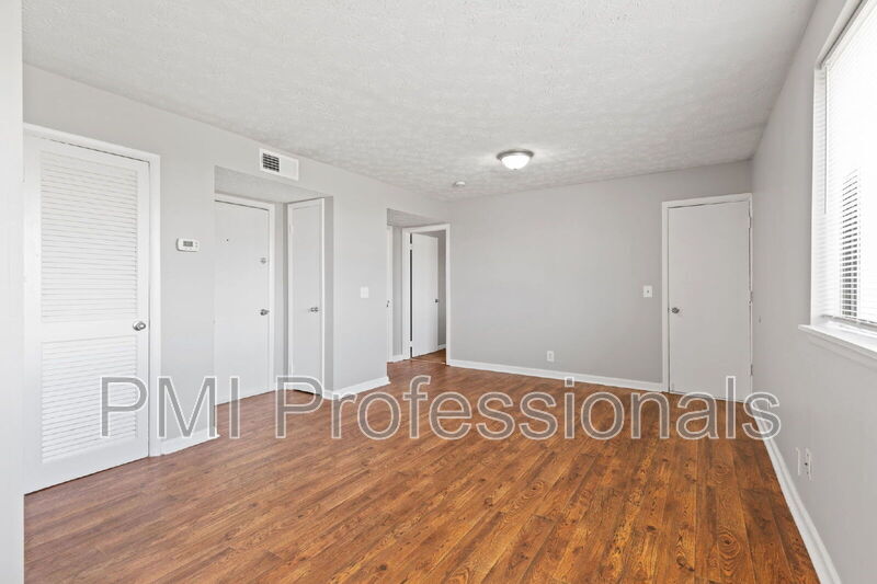 Photo - 800 Anderson Lane
