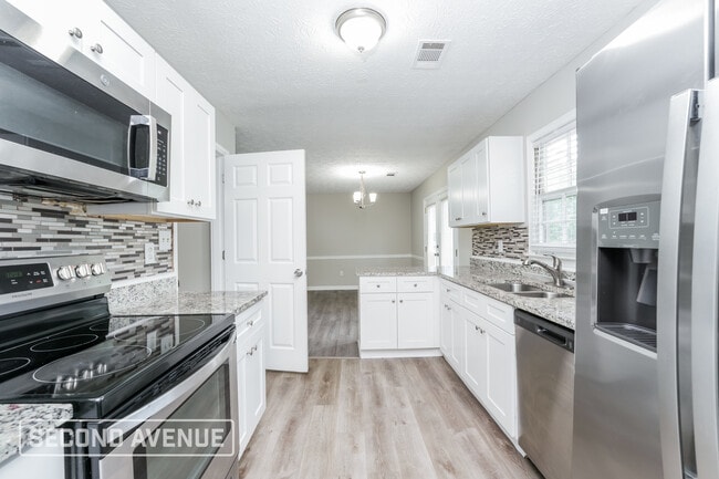 Photo - 8163 Tudor Dr