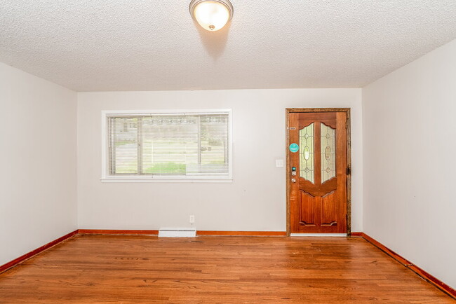 Photo - 1124 Little John Ln