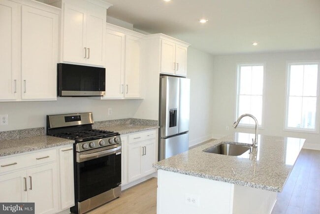 Photo - 139 Heyford Dr