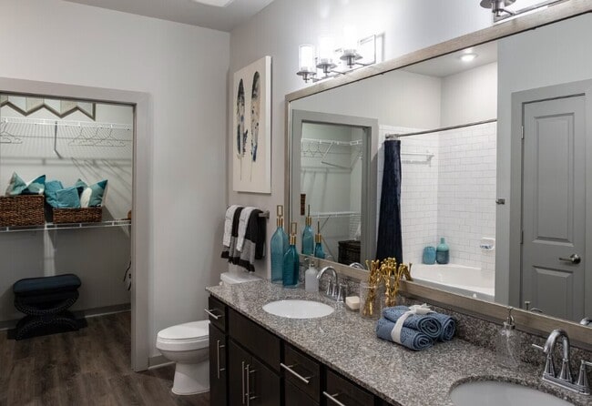 Photo - 1122 N Clark St