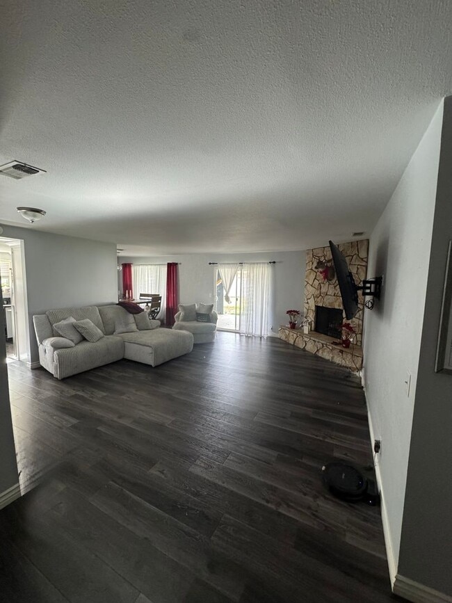 Photo - Coming soon!!! Beautiful home in SVL / large yard / walking distance to lake / centrally located