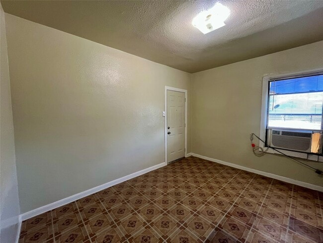 Photo - 2705 Lorraine St Unit 8