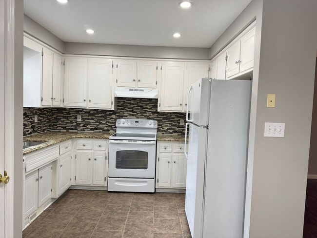 Photo - Sango! Partial Brick home with 3 bedrooms,...