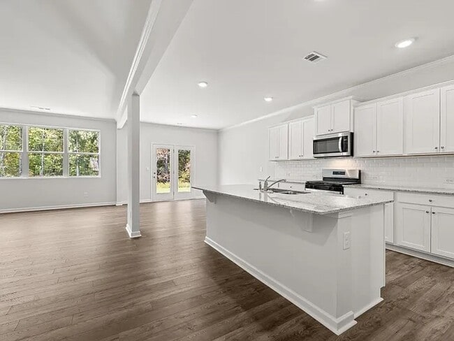 Photo - 121 Landsdowne Way SE