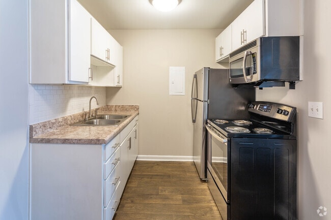 1 BR, 1 BA - 550 SF - Condos @ The Villager