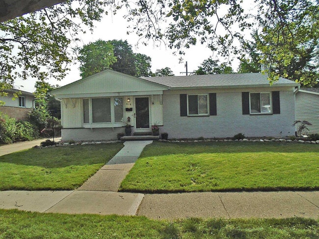 Photo - 616 Leona Dr House