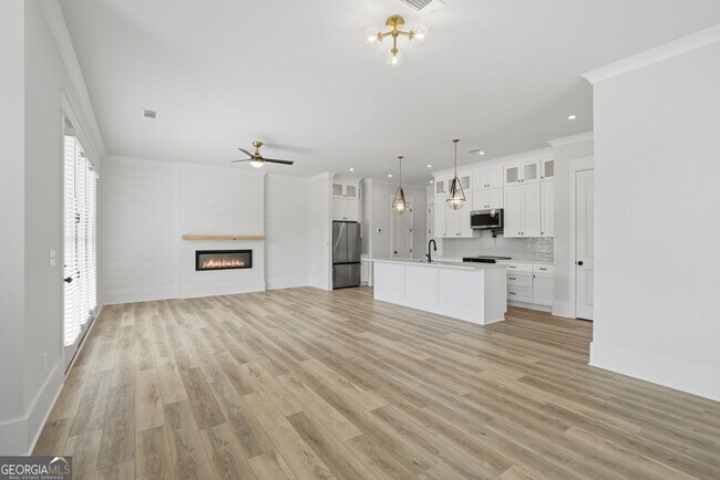 Photo - 39 Peony St