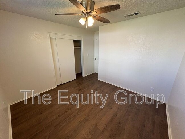 Photo - 1331 S Crowe St Unidad B