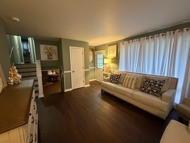 Photo - 202 Hickory Rd