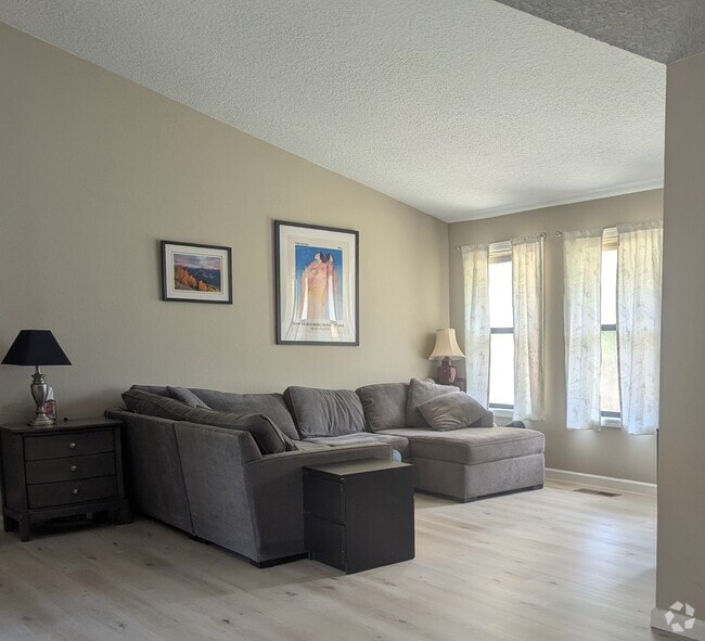 Building Photo - 3705 NE 157th Ave Rental